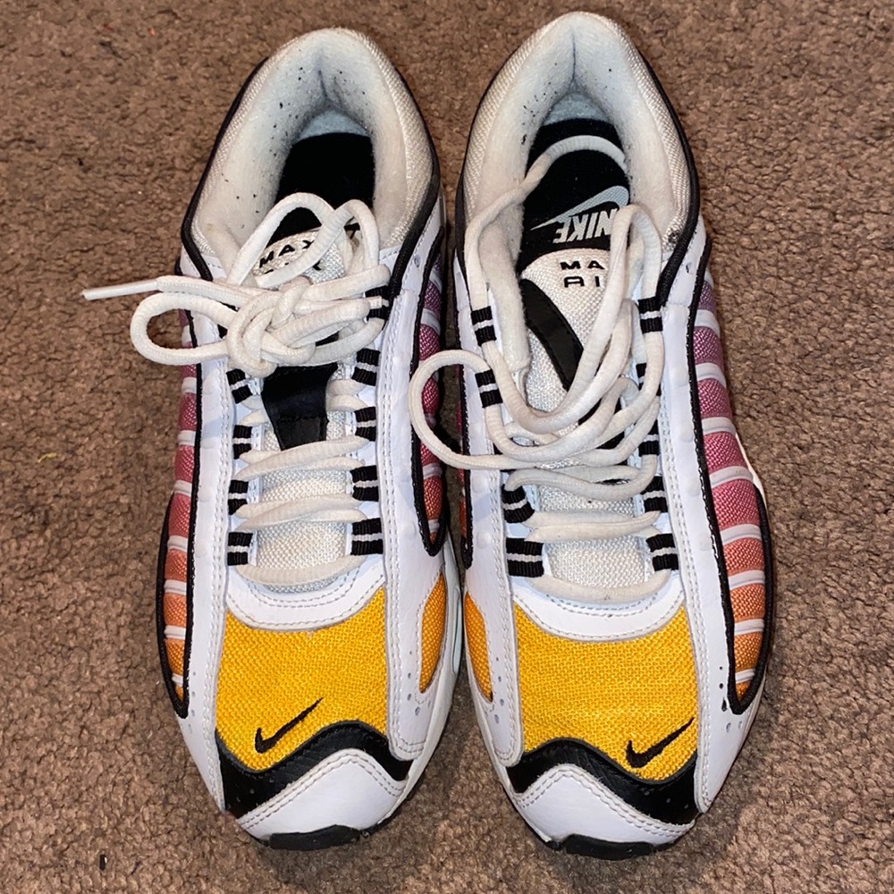 Like New!!  Nike Air Max - Multicolor sneakers